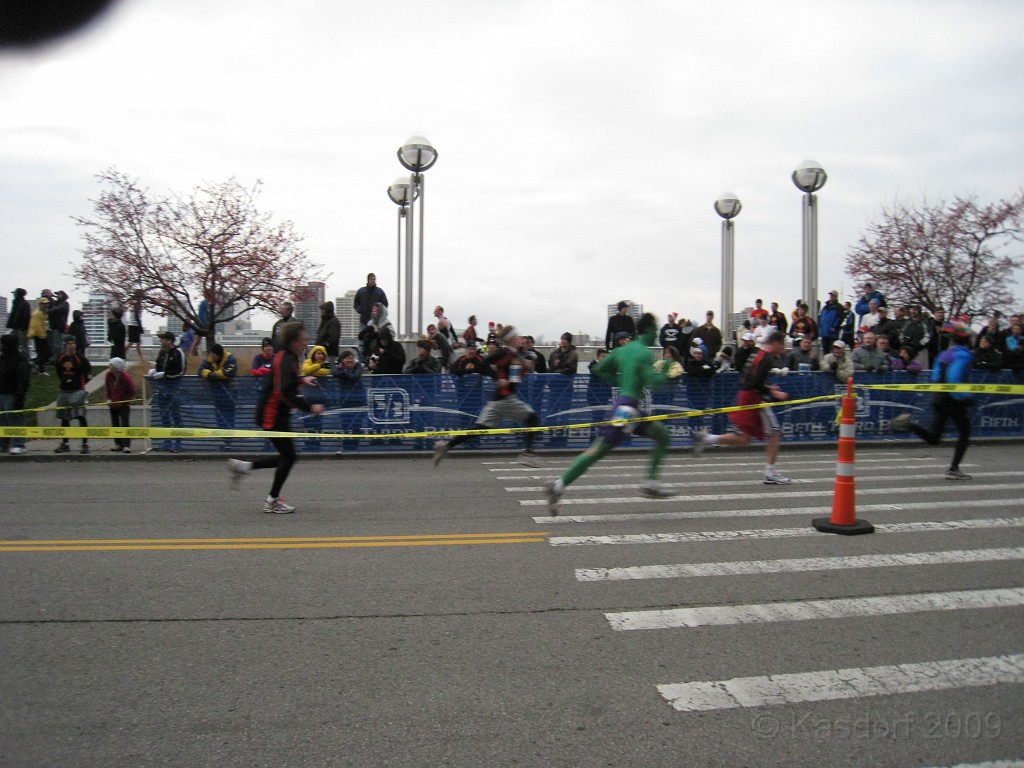 Detroit Turkey Trot 10K 2009 047.jpg - The 2009 Detroit Turkey trot 10K was run on November 29, 2009. A chilly and blustery day. Lots of costumes and racers though, 12400 strong!